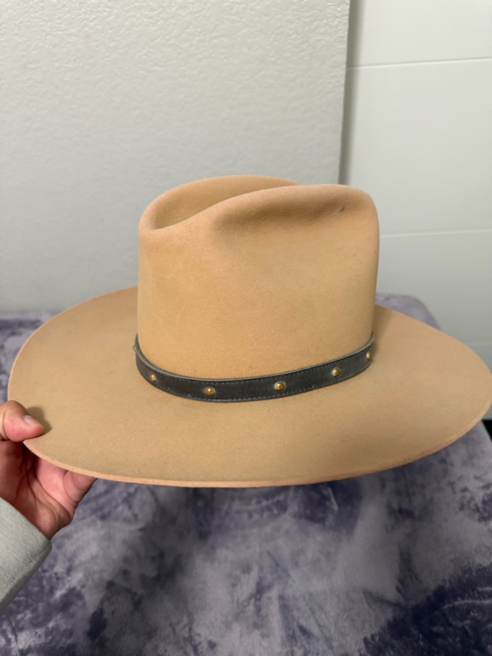 Resistol self - conforming men’s  Tan Wide Brim cowboy hat suede color tan size7